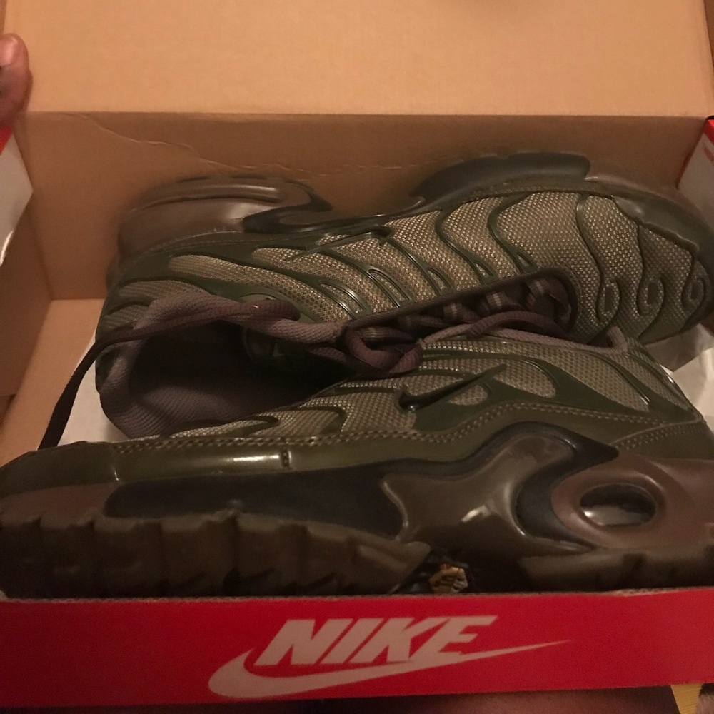 Olive air max plus